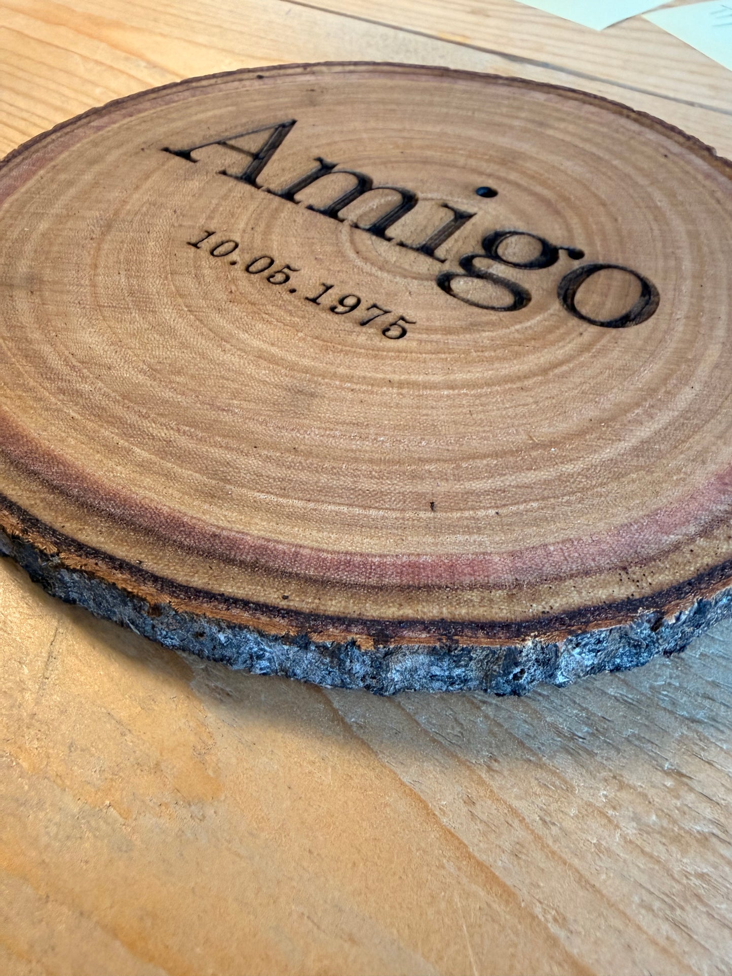 Baumscheibe mit Wunschgravur - handmade Unikat