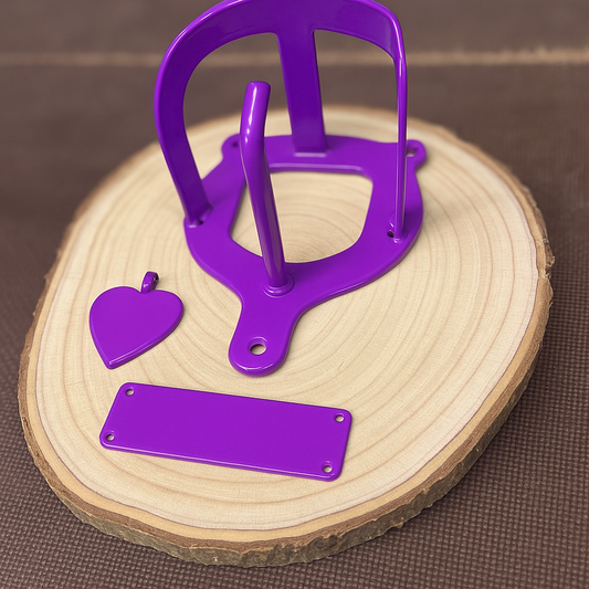 Halfterhalter auf Rundholzplatte (ca. 20-22 cm) mit Namensschild UND Herz aus Metall - Handmade - DIE pferdige Geschenkidee ! (Versandkostenfrei!)