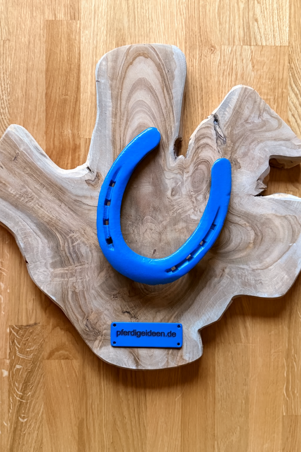 Hufeisen - Original auf Teak Massivholz (ca. 35x35x2 cm) mit Ihrer Wunschgravur aus Metall ! - Handmade - jedes Stück ein Unikat ! DIE pferdige Geschenkidee ! (Versandkostenfrei!)