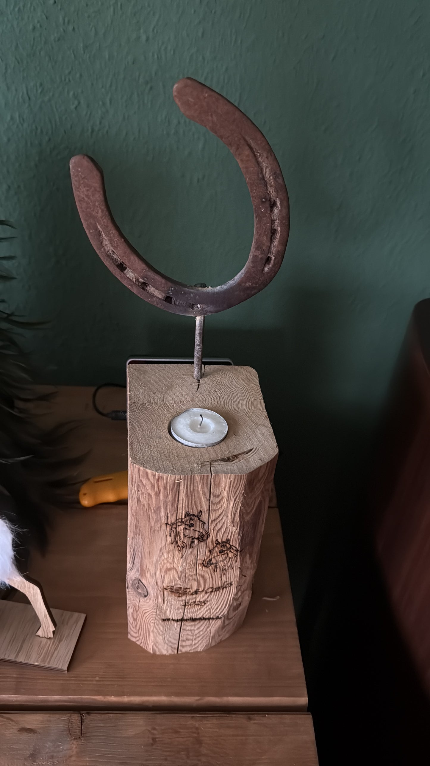 Hufeisen - Original auf Holzblock mit individueller Wunschgravur auf Hufeisen & Holzblock ! - Handmade - jedes Stück ein Unikat ! DIE pferdige Geschenkidee ! (Versandkostenfrei!)