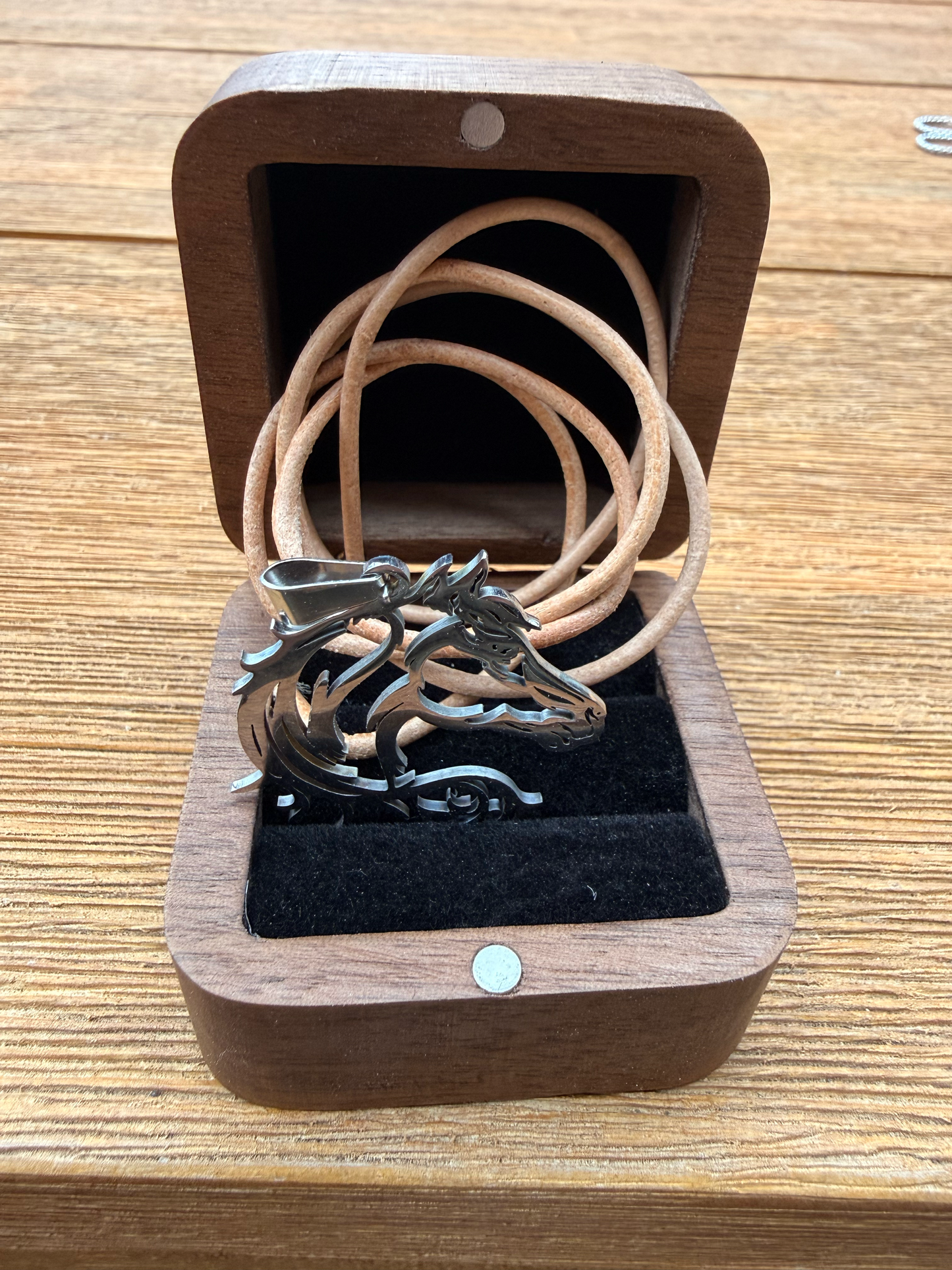 Pferde-Halskette aus Metall (ca. 3,5x3,5cm) mit Stahlkette oder Lederkette (ca. 60cm) - DIE Geschenkidee ! (Versandkostenfrei!)